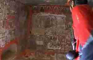 Десятка сооружений в скалах